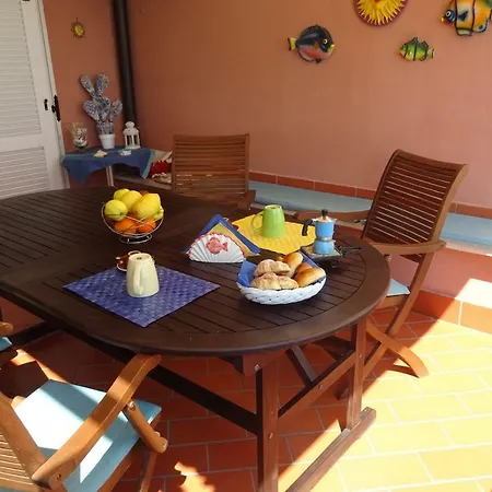 Francis House Appartamento Letojanni